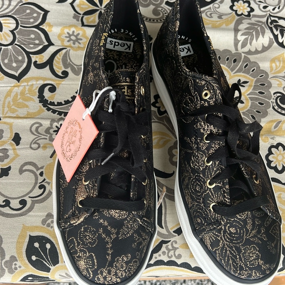 Brand new tennis shoes never worn. Keds brand